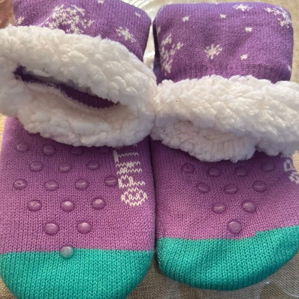 Women's Peanuts Snoopy Snowflake Purple Sherpa Lined Non Slip Grip Socks - Picture 5 of 5